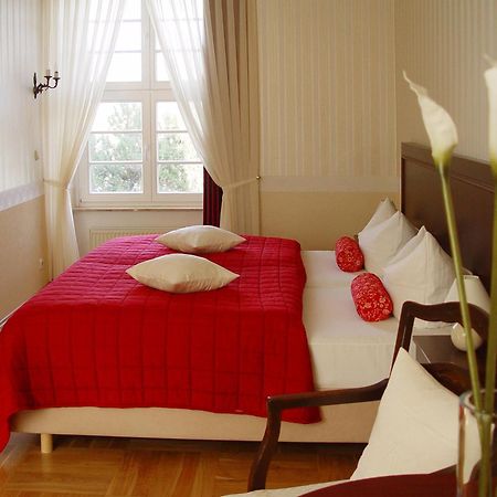 Hotel Altes Hafenhaus Росток Стая снимка