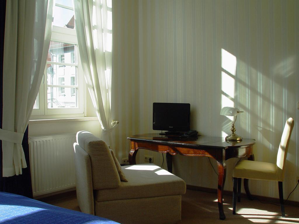 Hotel Altes Hafenhaus Росток Стая снимка