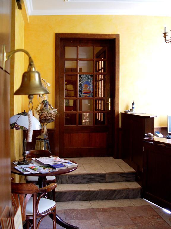 Hotel Altes Hafenhaus Росток Екстериор снимка