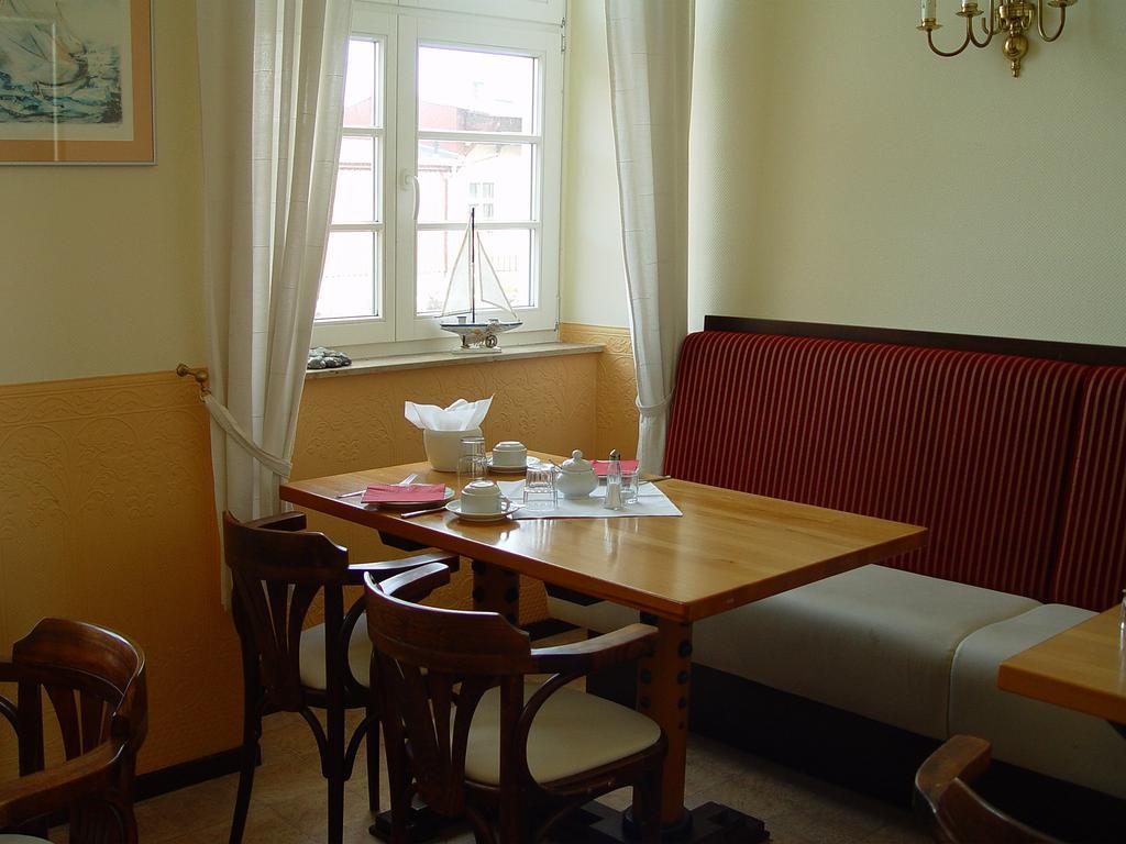 Hotel Altes Hafenhaus Росток Екстериор снимка