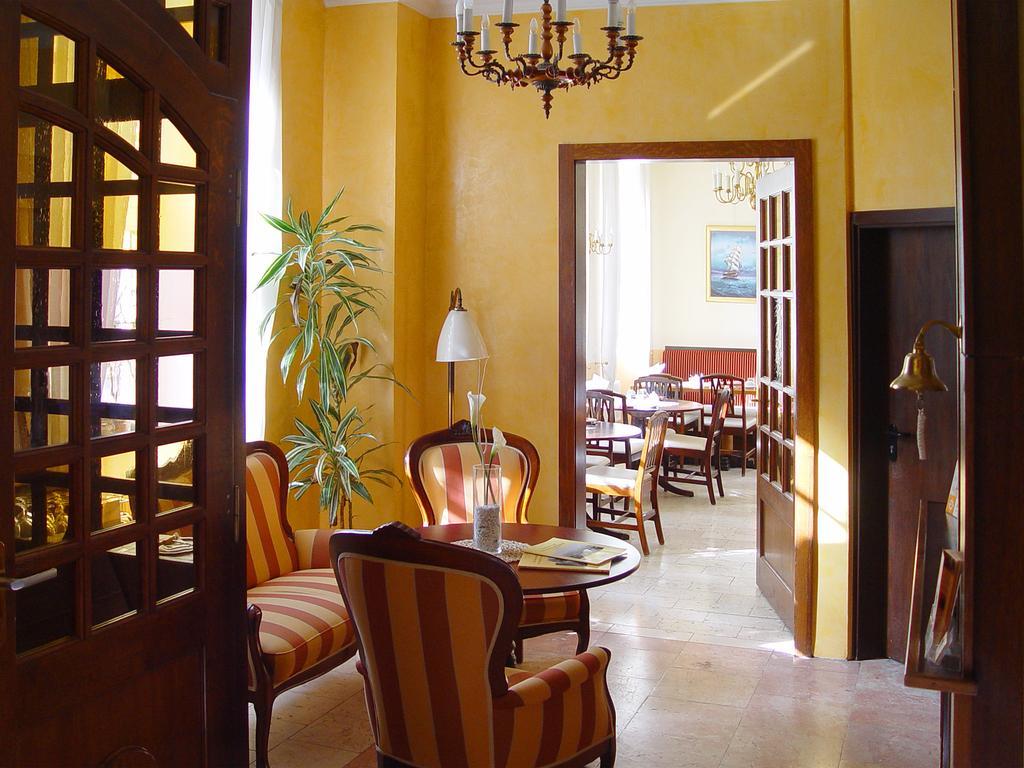 Hotel Altes Hafenhaus Росток Екстериор снимка